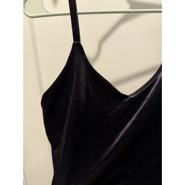 Women’s Athleta Elation V-Neck Velvet Crop Top Cup A-C In Black Size S Small - Image 2