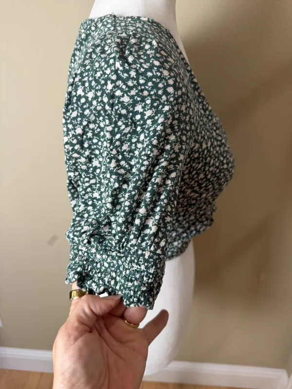 American Eagle Puff Sleeve Green Floral Print Wrap Top Size XS - Image 6