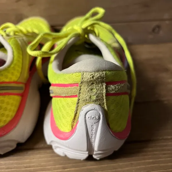 Brooks cadence neon yellow running shoes size 8 bg - Image 7