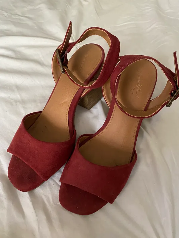 Universal Threads Dark Red Suede Heeled Sandals - Image 4