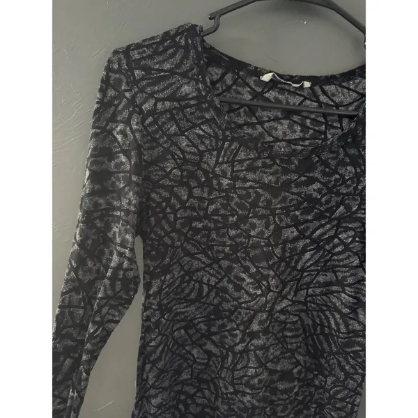 BKE Womens Long Sl Grunge Whimsigoth Web Metallic Silver‎ Black Scoop Top Large - Image 2