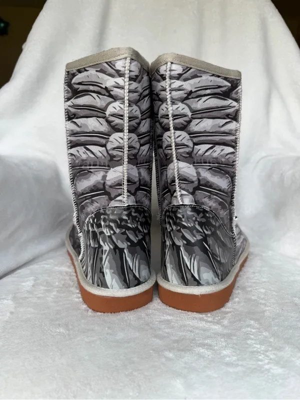 Women’s Winter Boots with Angel Wing Print Plush Fleece Lining Size 40 - Image 3
