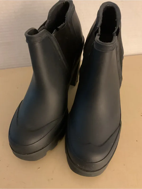 Hunter women dark gray rubber plychelsea waterwheel boots US 7 - Image 5