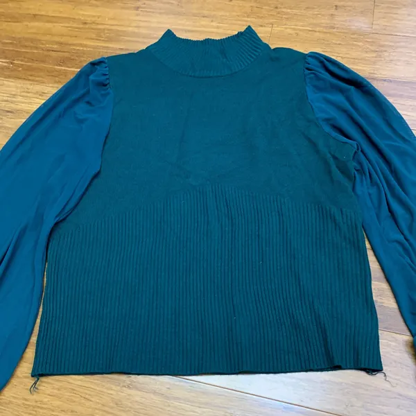 Almost Famous Knit Top Mock Neck Long Sleeve Blouson Sleeve Green‎ Size Medium - Image 2