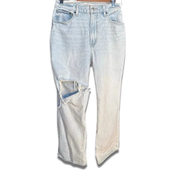 Abercrombie & Fitch 90s Relaxed High Rise Jeans Distressed Light Wash‎ 27 - Image 3