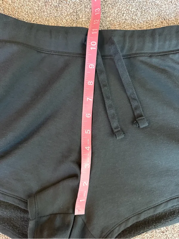 Quince Women’s Black Fleece Lounge Shorts Pull On Athleisure Size L - Image 6