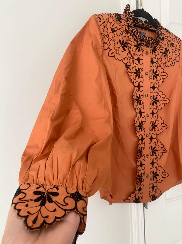 Anthropologie Scalloped Embroidered Buttondown Shirt, Size 8 - Image 6