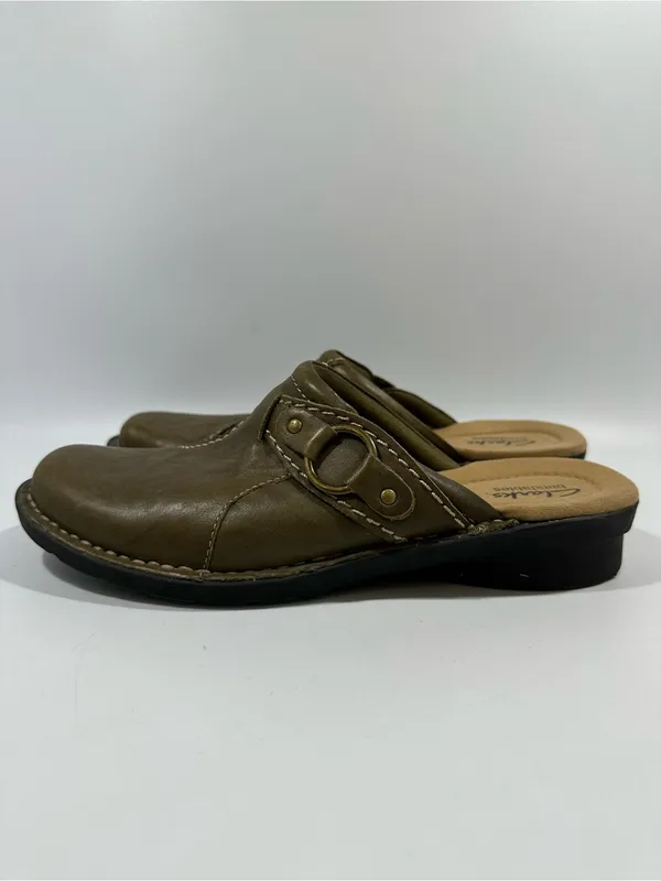 Clarks Bendables Olive Green Crinkle Leather Buckle Mules 8.5N Narrow - Image 5