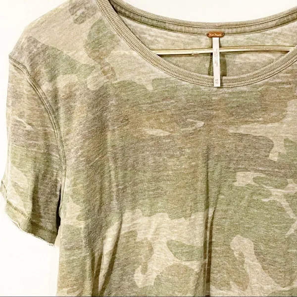 Free People Size XS Green Camouflage Tourist Crewneck Short Sleeve Tshirt - Image 3