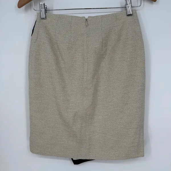 White‎ House Black Market Skirt 00P Fawn Ecru CIBK Novelty Asymmetrical Stripe - Image 8