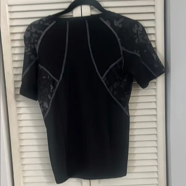 Drokereis Black Athletic swim top Small - Image 5