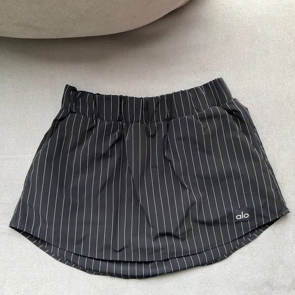 Alo Yoga Pinstripe Daylight Mini Skirt Black/Titanium XXS - Image 2