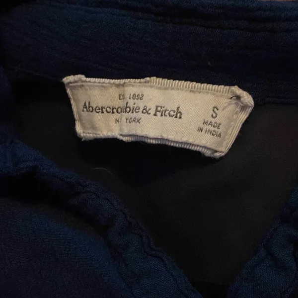 A&F navy blue short sleeve button down , hi/low hem - Image 5