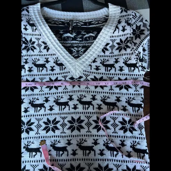 NWT’s Black and White V-Neck Sweater Dress size Large - Image 5
