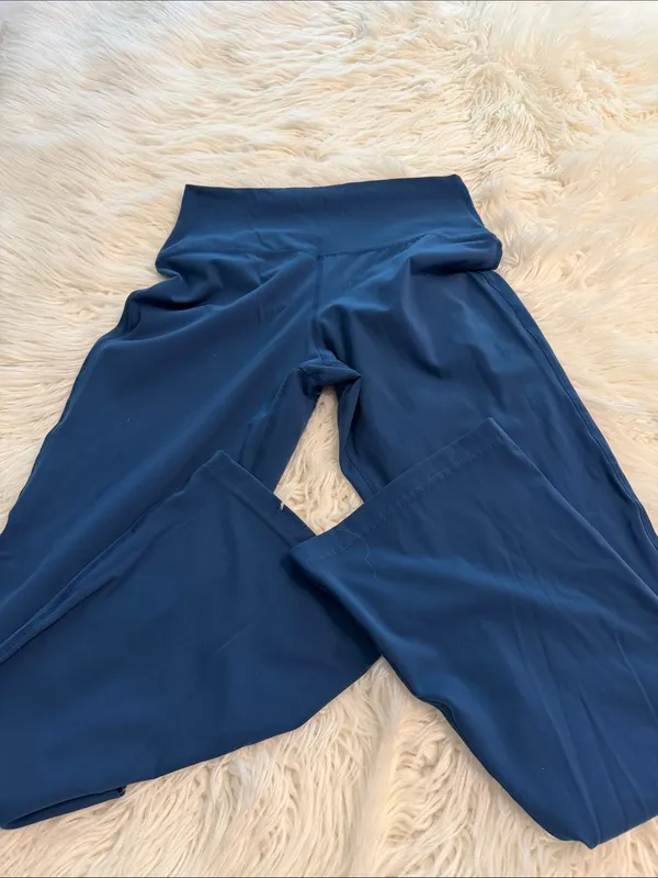 Tuckernuck Boot‑Cut Active Pants in Deep Blue size M inseam 28” waist 26” elast - Image 10