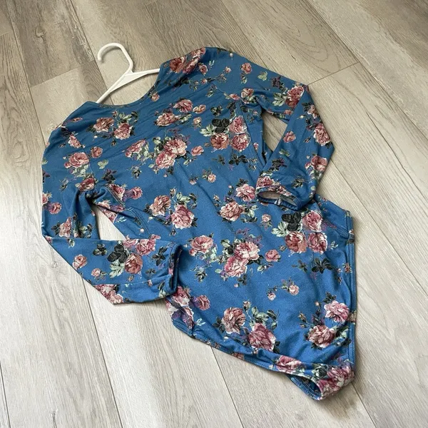 LoveShackFancy Floral Bodysuit v neck long sleeve womens Blue (small) feminine - Image 4
