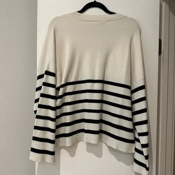 Abercrombie & Fitch Sweater - Image 2