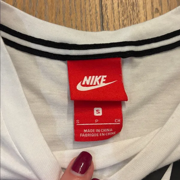 Nike Essential Longsleeve Women's Crop Top White/Black - Image 3
