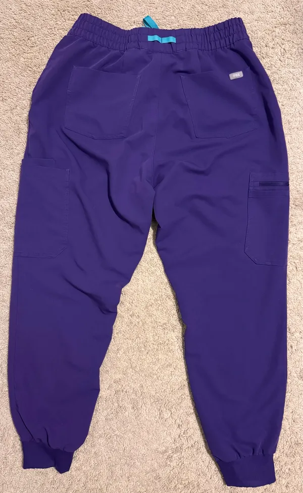FIGS Scrubs Set - Image 3