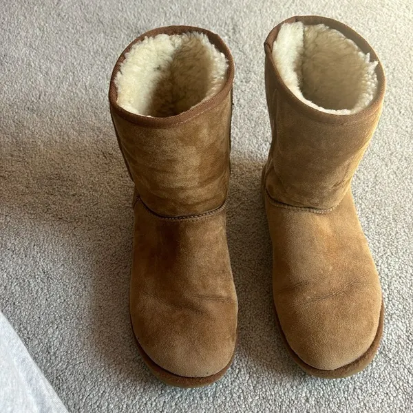 UGG Classic short. Chestnut. Size 8 - Image 4