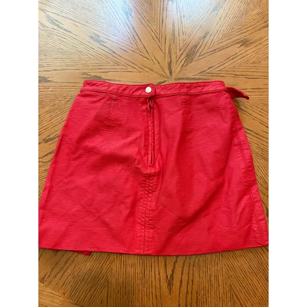 Free‎ People Red Vegan Faux Leather Moto Mini Skirt Size 6 Zip Front Belted - Image 7