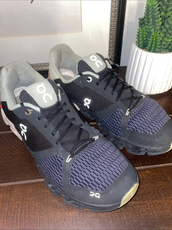 On Cloud Cloudflyer Running Shoes / Sneakers size 9 - Image 2