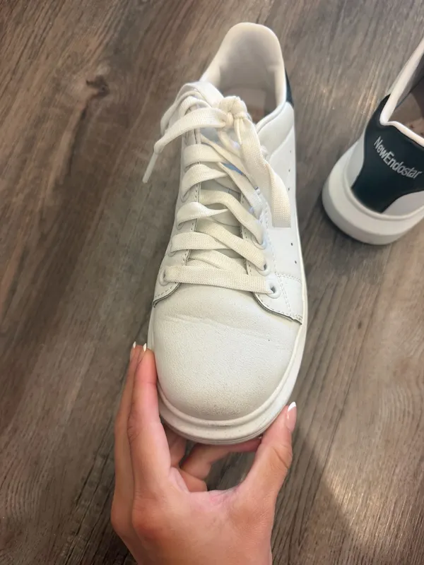 Sneakers White Size 8.5 - Image 3