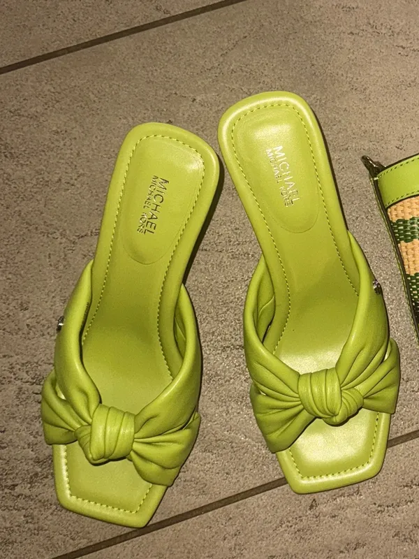 MICHAEL KORS Sandale Elena en cuir in Green Comes w/ Box - Image 7