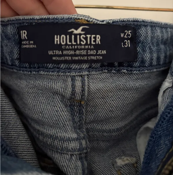 Hollister Ultra High-Rise Dad Ripped Jeans - Image 4