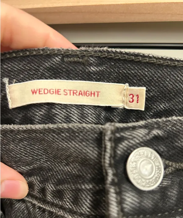 Levi’s Wedgie Straight Jeans - Image 3
