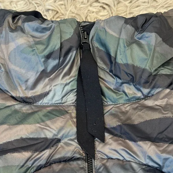 Lululemon Fluffin Awesome Vest Camo Goose Down size 6 - Image 6