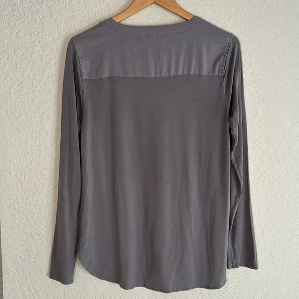 White House | Black Market Gray Blouse V Neck Medium Long Sleeve Minimalist Rayon Office Capsule - Image 6