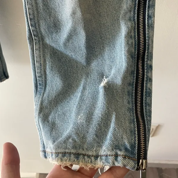 Abercrombie & Fitch Annie High Rise Girlfriend Light‎ Wash Zipper Jeans - Image 4