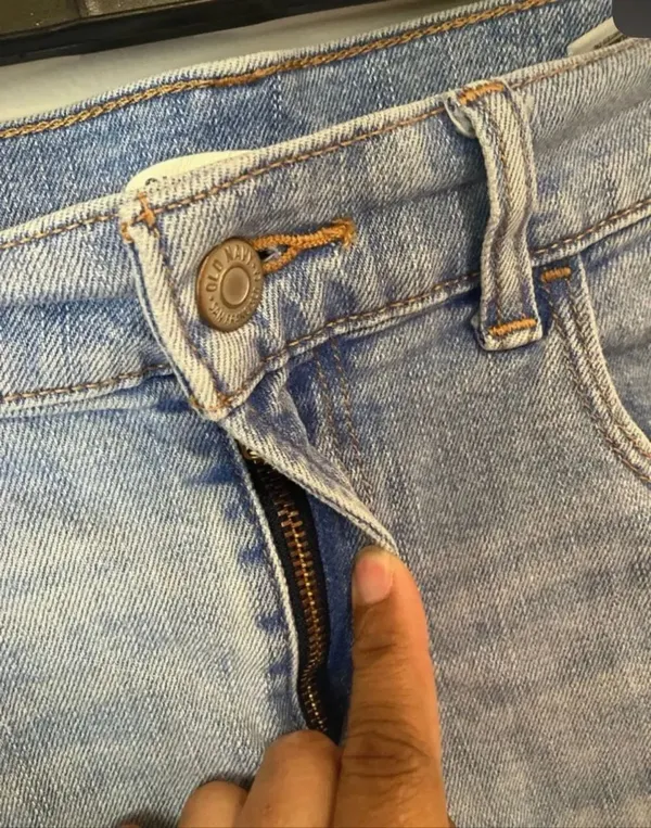 Old Navy Women’s Size 6 Boyfriend Denim Shorts Light Wash Cuffed #1200 - Image 2