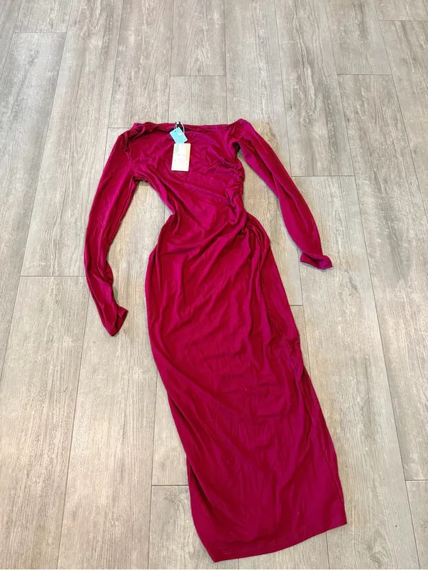 Asymmetrical Off-Shoulder Maxi Dress in Wine - Image 7