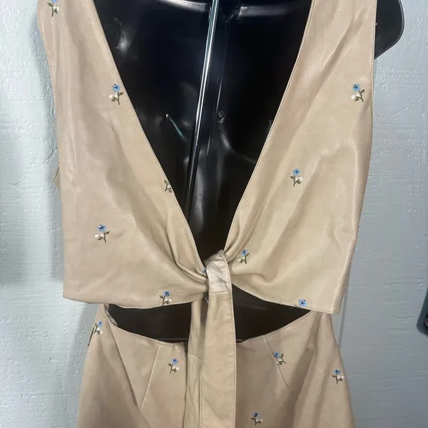 Avec Les Filles' Tan Sleeveless Faux Leather Romper Size Large NWT - Image 7