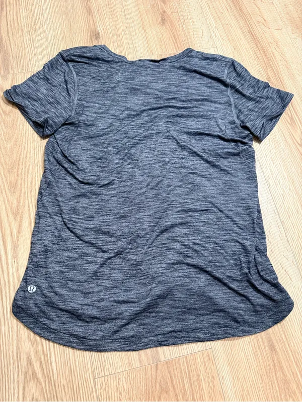 Lululemon Womens Swiftly Tech Short Sleeve V Neck Top M Gray Heathered Run Tee - Image 2