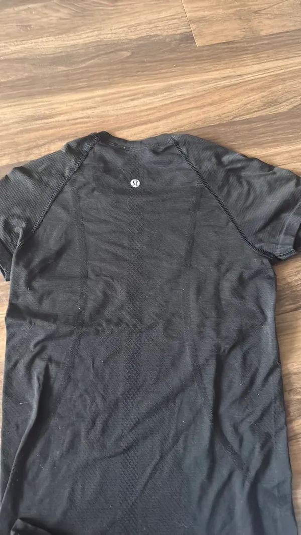 Lululemon black swiftly tech short sleeve - Image 4