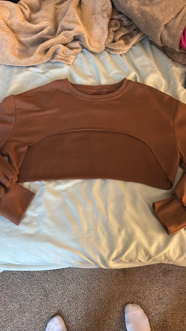 Hilinker Women's Crewneck Cropped Sweatshirt Workout Oversized Long Sleeve Crop Tops - Image 2