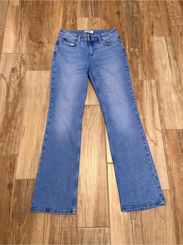 Wrangler Retro Women's Kai Light Wash Mid Rise Bootcut Denim Jeans - Image 3