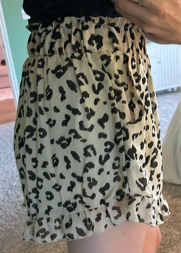 Leopard Print Ruffled Shorts Tan - Image 4