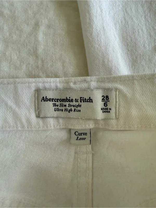 Abercrombie Slim Straight Ultra High Rise - Image 4