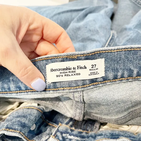 Abercrombie & Fitch High Rise 90s Relaxed Heart Embroidered Jeans Blue 27 - Image 4