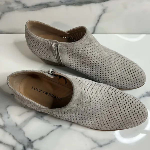 Lucky Brand Gray Suede Perforated Baylah Bootie Sz 9 Boho Minimalist Festival - Image 4