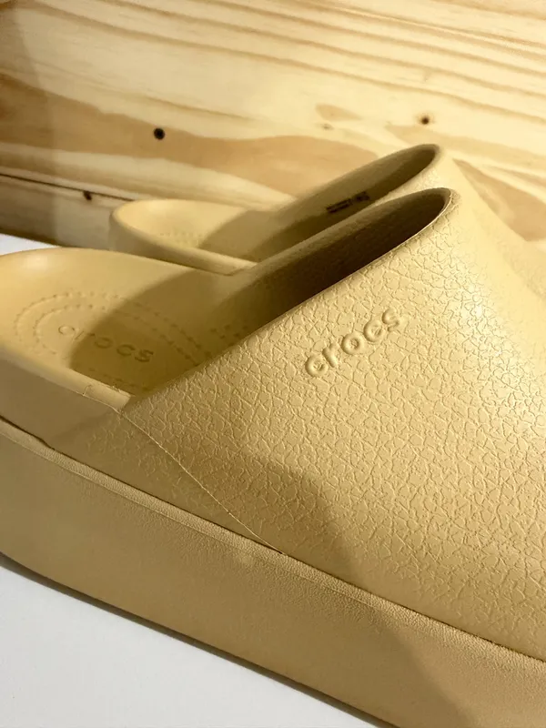 Crocs Dylan Platform Clogs - Image 4