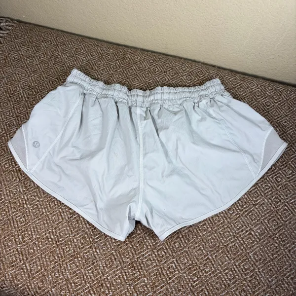 Lululemon Hotty Hot High-Rise Short 3” Sz 8 White Outdoor Casual Preppy Gorpcore - Image 4