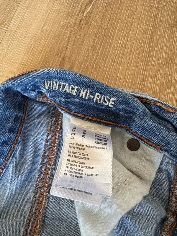 American Eagle Distressed Light Blue Jeans - Image 6
