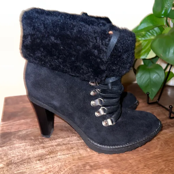 Via Spiga‎ Leya Black Suede Leather Lace Up Heeled Ankle Boots Fur Cuff Size 7.5 - Image 3