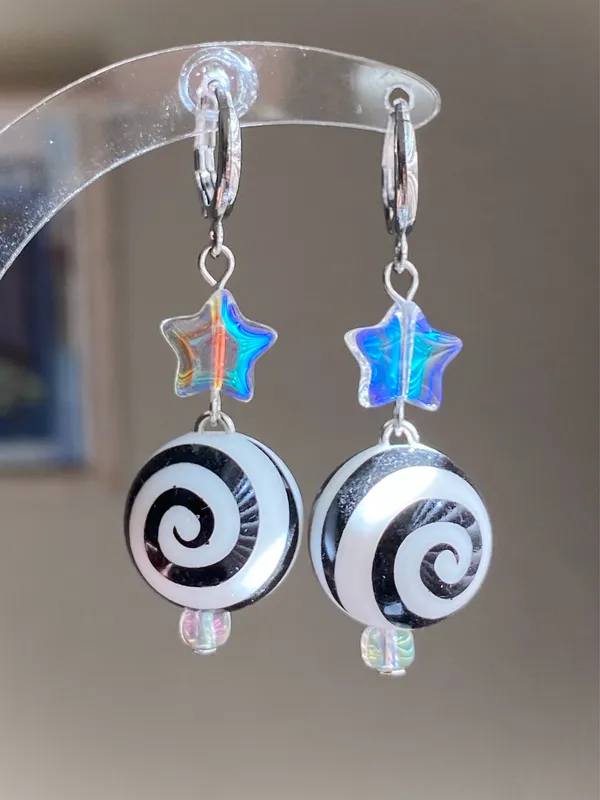 Handmade y2k funky grunge style swirl spiral uzumaki ball unique dangle earrings 🌀🖤 - Image 3