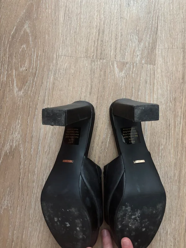 Black heels Size 7 - Image 3